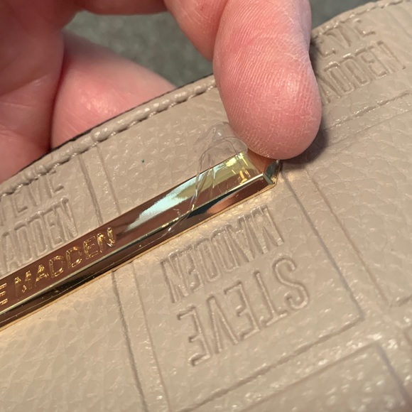 Steve Madden Wristlet / Purse! Brand New…Label & Zipper still covered in plastic - Picture 7 of 13